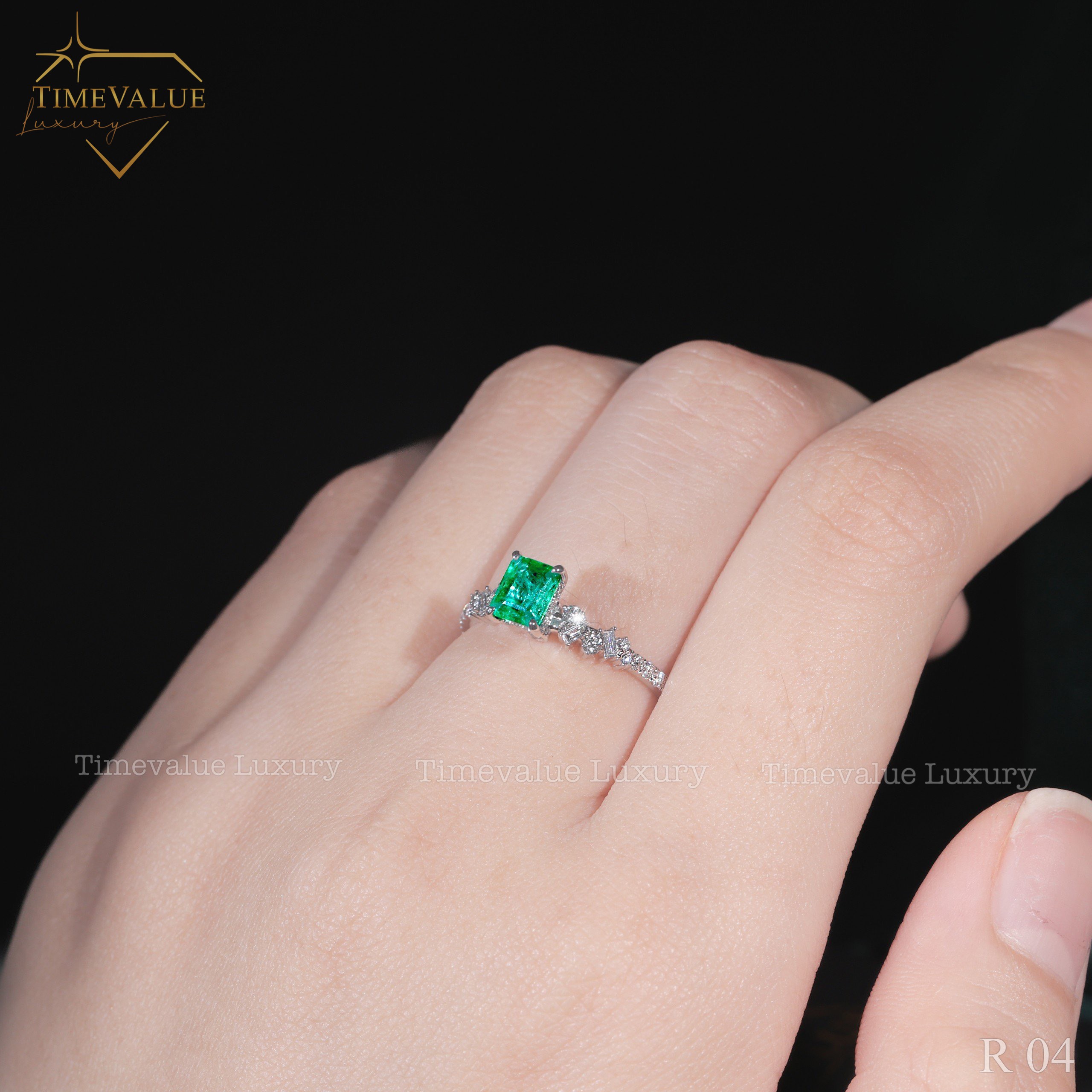 Nhẫn Kim cương Nữ gắn đá Emerald R04