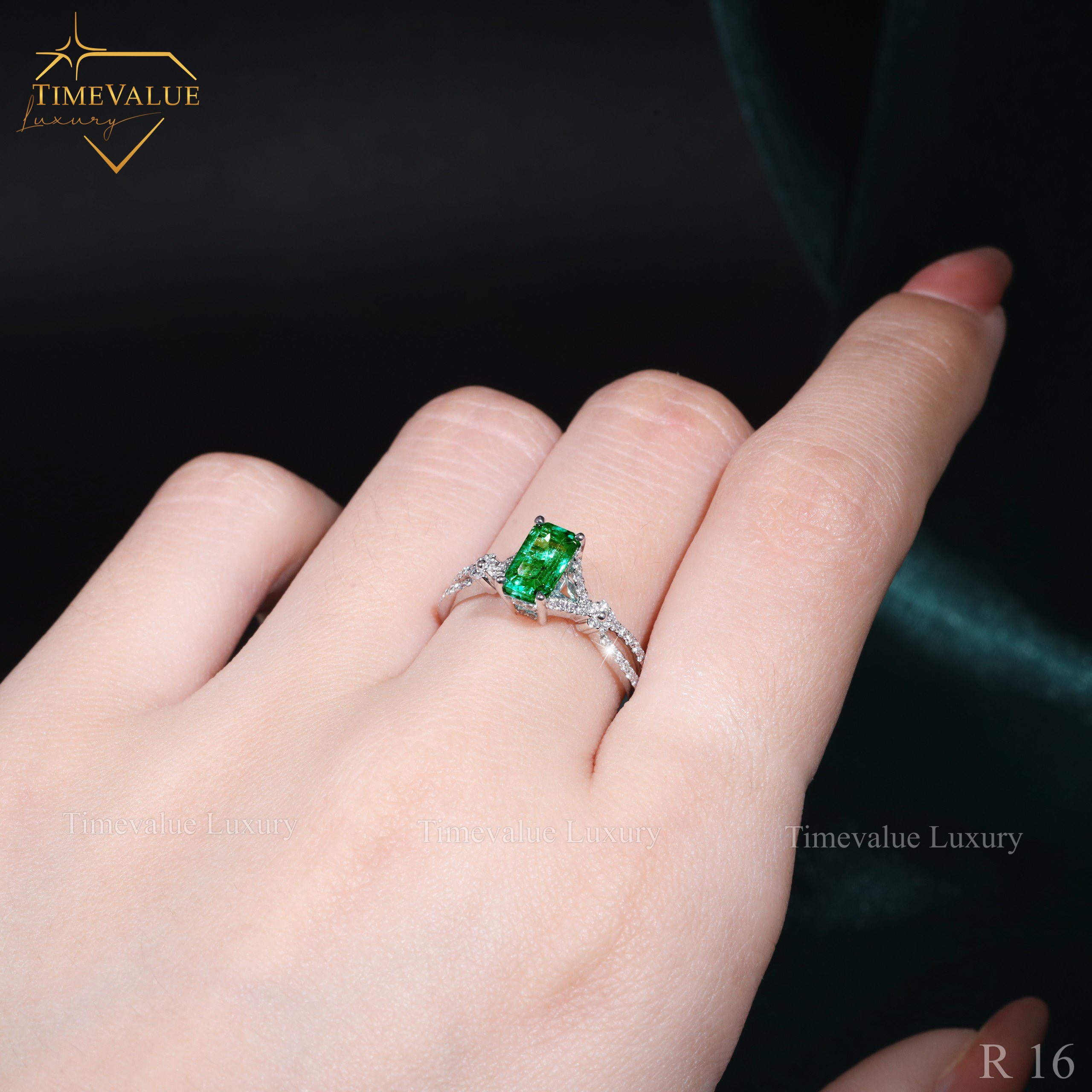 Nhẫn Kim cương Nữ gắn đá Emerald R16 05